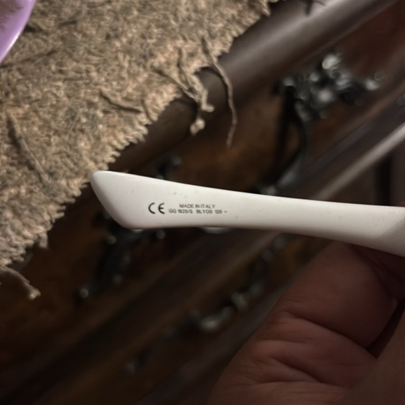 Gucci gucci , gorgeous white glasses , practically brand new worn a few times! - Picture 9 of 10